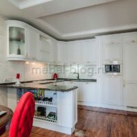 Классический гарнитур белого цвета