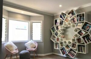 Книжные полки или место для хранения книг