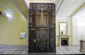 Дореволюционные ограды лифтов, которые сохранились в Петербурге