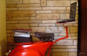 Старая техника превращается в мебель I Was 1968 Vespa Sprint мебель