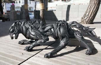 Удивительные скульптуры из покрышек скульптура из шин